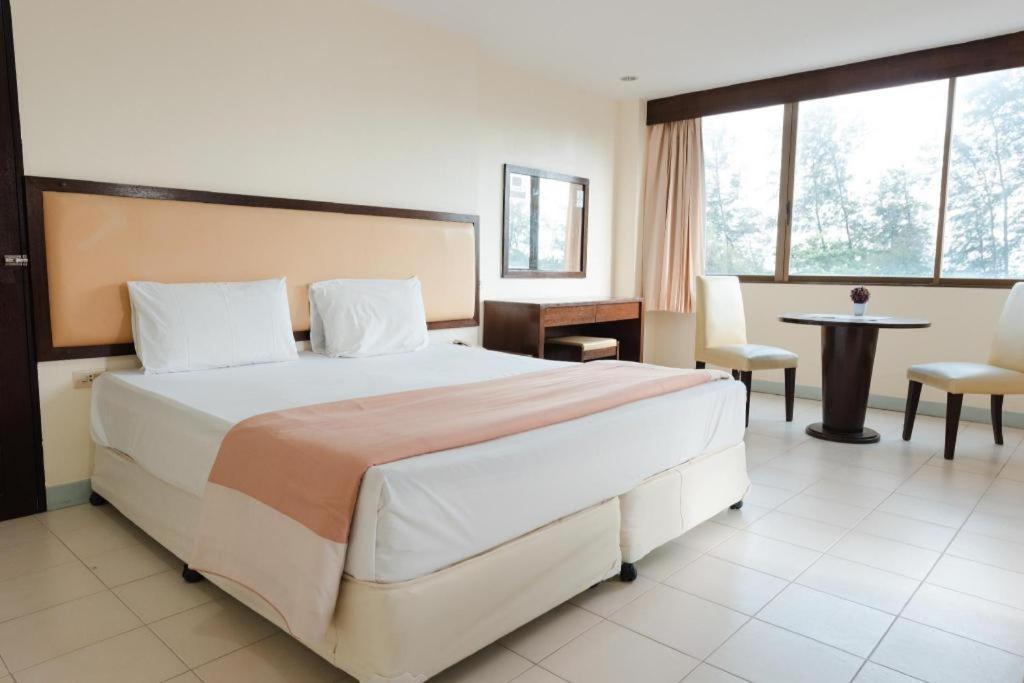 Nice Beach Hotel Rayong Exterior photo