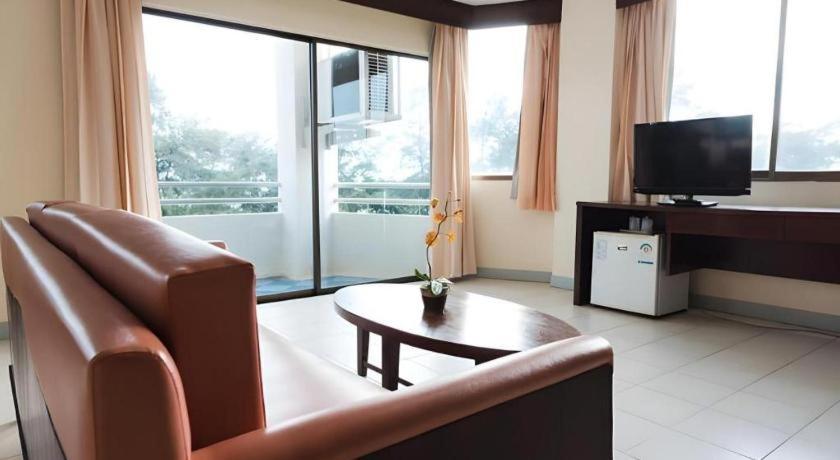 Nice Beach Hotel Rayong Exterior photo